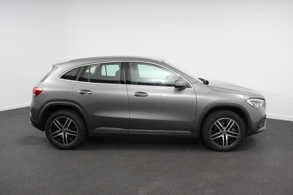 Mercedes-Benz GLA 200 Progressive Automaat Navigatie Climate control Cruise Control LED Elektrische Achterklep Lichtmetalen Velgen Camera