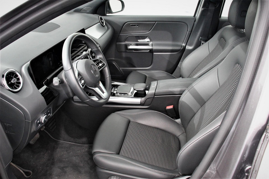 Mercedes-Benz GLA 200 Progressive Automaat Navigatie Climate control Cruise Control LED Elektrische Achterklep Lichtmetalen Velgen Camera
