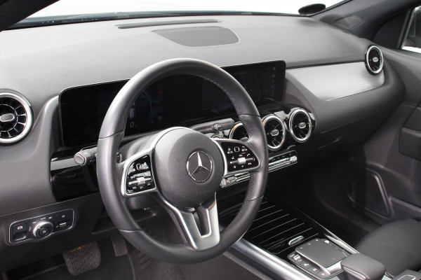 Mercedes-Benz GLA 200 Progressive Automaat Navigatie Climate control Cruise Control LED Elektrische Achterklep Lichtmetalen Velgen Camera