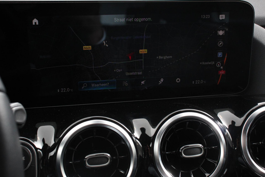 Mercedes-Benz GLA 200 Progressive Automaat Navigatie Climate control Cruise Control LED Elektrische Achterklep Lichtmetalen Velgen Camera