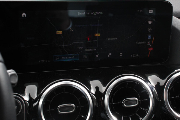 Mercedes-Benz GLA 200 Progressive Automaat Navigatie Climate control Cruise Control LED Elektrische Achterklep Lichtmetalen Velgen Camera