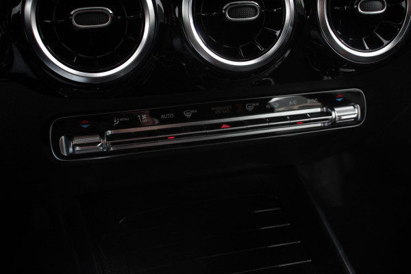 Mercedes-Benz GLA 200 Progressive Automaat Navigatie Climate control Cruise Control LED Elektrische Achterklep Lichtmetalen Velgen Camera
