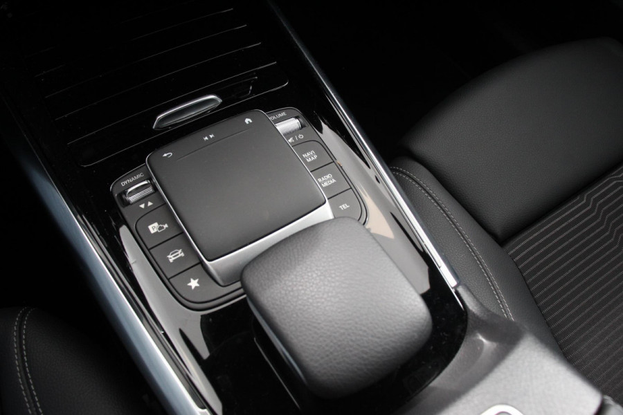 Mercedes-Benz GLA 200 Progressive Automaat Navigatie Climate control Cruise Control LED Elektrische Achterklep Lichtmetalen Velgen Camera