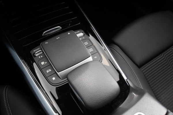 Mercedes-Benz GLA 200 Progressive Automaat Navigatie Climate control Cruise Control LED Elektrische Achterklep Lichtmetalen Velgen Camera