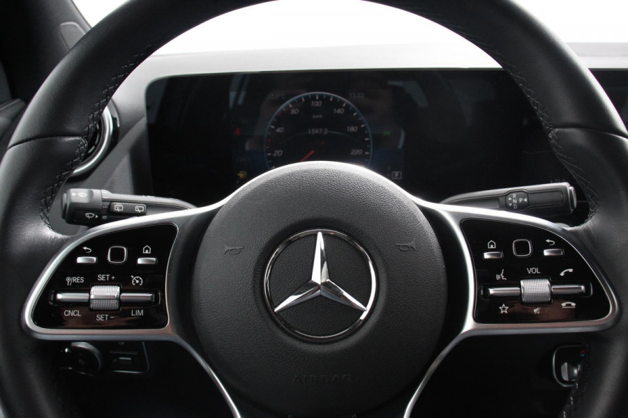 Mercedes-Benz GLA 200 Progressive Automaat Navigatie Climate control Cruise Control LED Elektrische Achterklep Lichtmetalen Velgen Camera