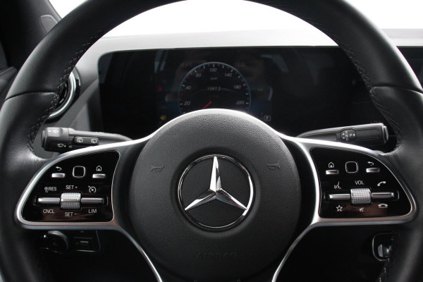 Mercedes-Benz GLA 200 Progressive Automaat Navigatie Climate control Cruise Control LED Elektrische Achterklep Lichtmetalen Velgen Camera