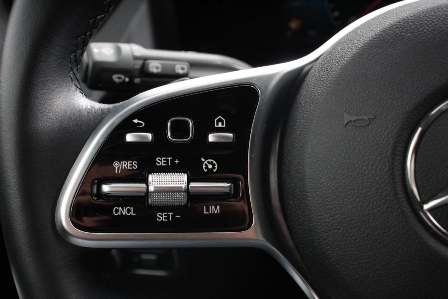 Mercedes-Benz GLA 200 Progressive Automaat Navigatie Climate control Cruise Control LED Elektrische Achterklep Lichtmetalen Velgen Camera