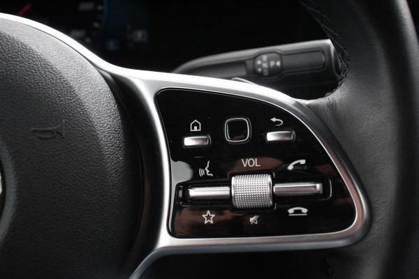 Mercedes-Benz GLA 200 Progressive Automaat Navigatie Climate control Cruise Control LED Elektrische Achterklep Lichtmetalen Velgen Camera