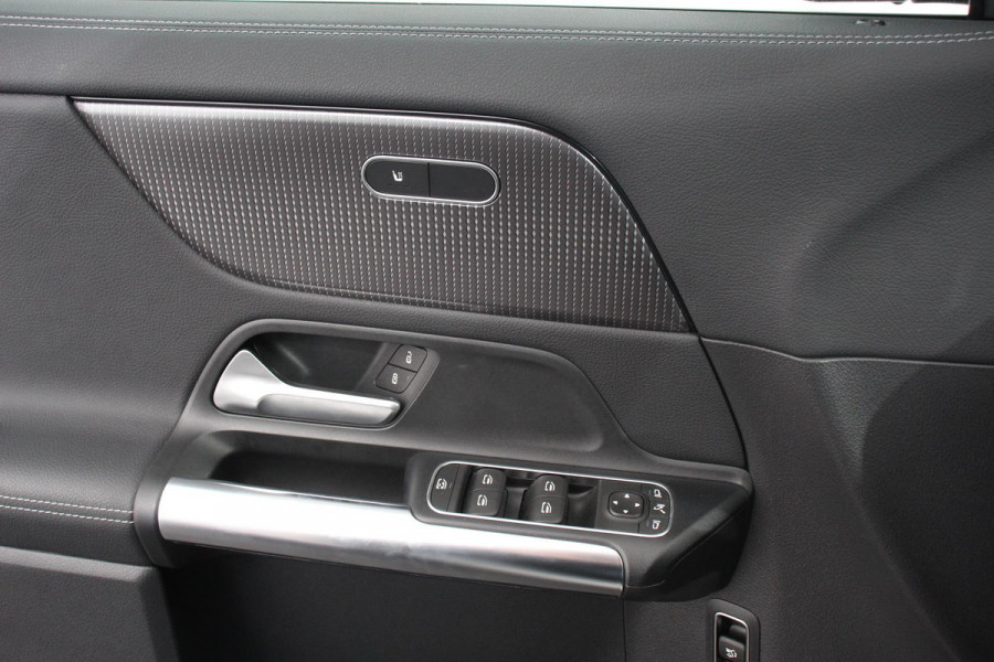 Mercedes-Benz GLA 200 Progressive Automaat Navigatie Climate control Cruise Control LED Elektrische Achterklep Lichtmetalen Velgen Camera