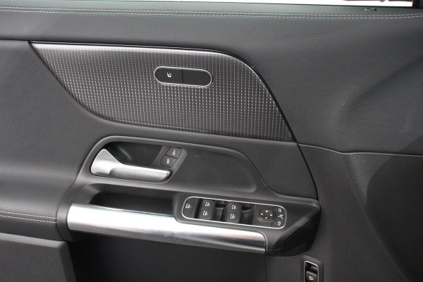 Mercedes-Benz GLA 200 Progressive Automaat Navigatie Climate control Cruise Control LED Elektrische Achterklep Lichtmetalen Velgen Camera