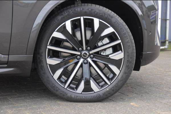 Volvo XC90 T8 408PK Automaat Plug-in hybrid AWD Ultra Bright / Luchtvering / Trekhaak / Panoramadak / Google services / Elektrisch bedienbare voorstoelen met geheugen / Stoelverwarming voor en achter