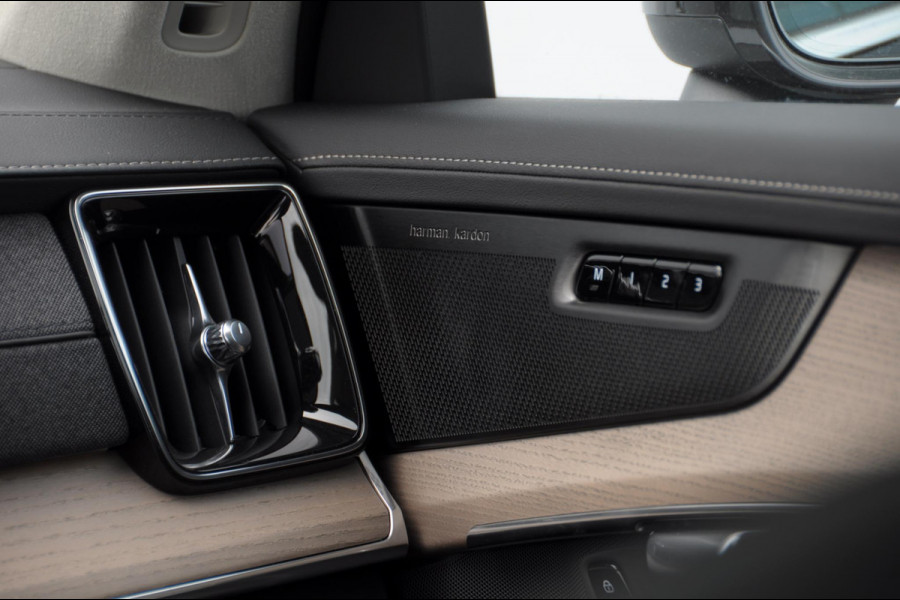 Volvo XC90 T8 408PK Automaat Plug-in hybrid AWD Ultra Bright / Luchtvering / Trekhaak / Panoramadak / Google services / Elektrisch bedienbare voorstoelen met geheugen / Stoelverwarming voor en achter