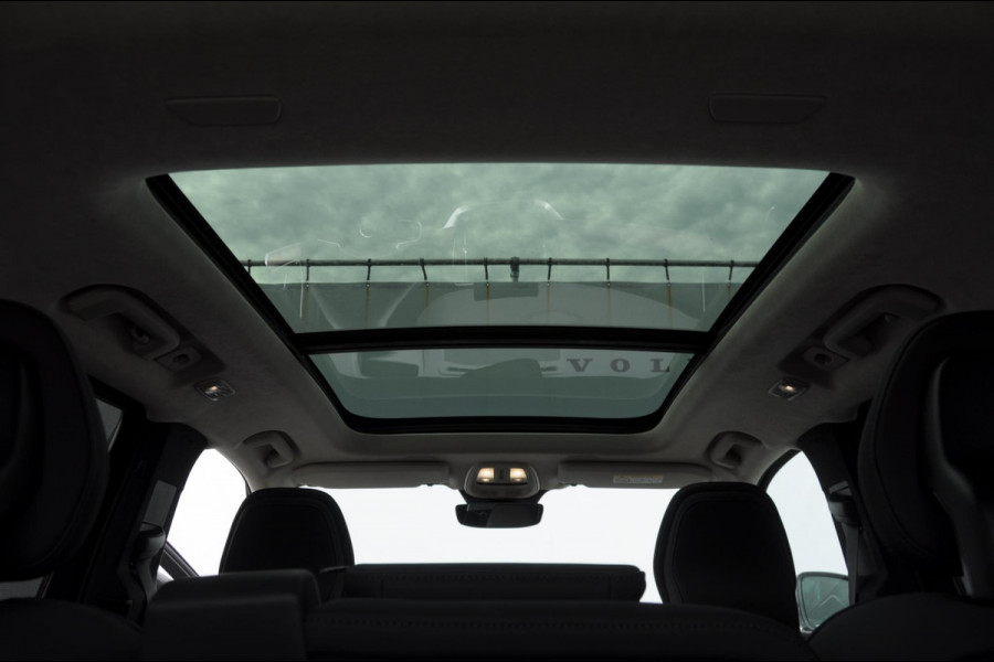 Volvo XC90 T8 408PK Automaat Plug-in hybrid AWD Ultra Bright / Luchtvering / Trekhaak / Panoramadak / Google services / Elektrisch bedienbare voorstoelen met geheugen / Stoelverwarming voor en achter