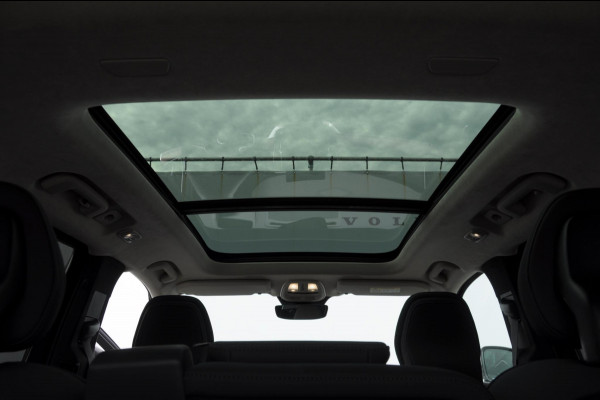 Volvo XC90 T8 408PK Automaat Plug-in hybrid AWD Ultra Bright / Luchtvering / Trekhaak / Panoramadak / Google services / Elektrisch bedienbare voorstoelen met geheugen / Stoelverwarming voor en achter