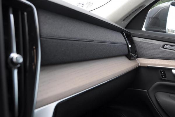 Volvo XC90 T8 408PK Automaat Plug-in hybrid AWD Ultra Bright / Luchtvering / Trekhaak / Panoramadak / Google services / Elektrisch bedienbare voorstoelen met geheugen / Stoelverwarming voor en achter