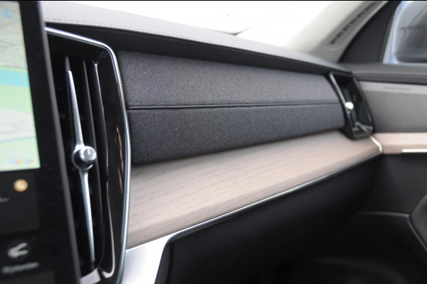 Volvo XC90 T8 408PK Automaat Plug-in hybrid AWD Ultra Bright / Luchtvering / Trekhaak / Panoramadak / Google services / Elektrisch bedienbare voorstoelen met geheugen / Stoelverwarming voor en achter