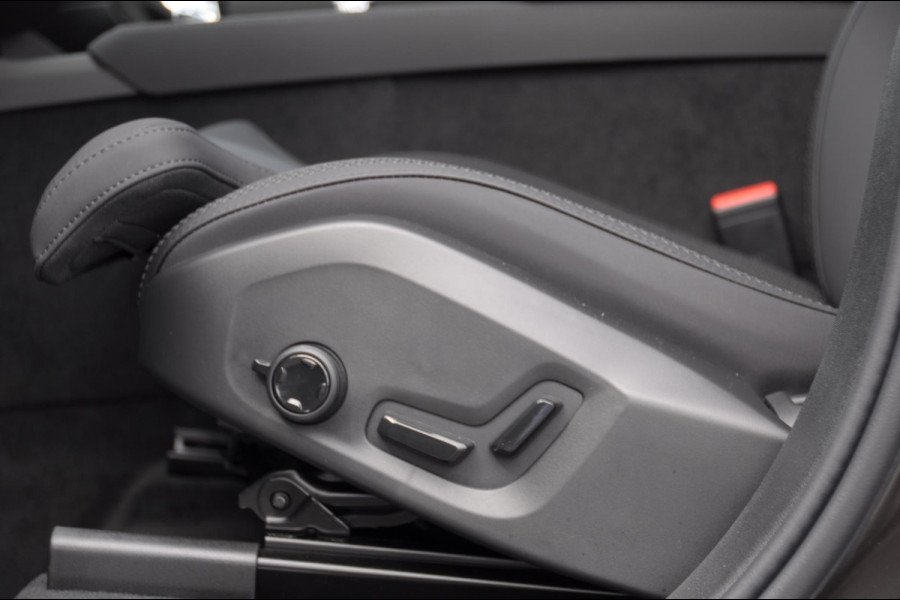 Volvo XC90 T8 408PK Automaat Plug-in hybrid AWD Ultra Bright / Luchtvering / Trekhaak / Panoramadak / Google services / Elektrisch bedienbare voorstoelen met geheugen / Stoelverwarming voor en achter