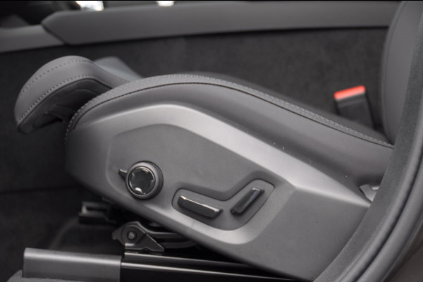 Volvo XC90 T8 408PK Automaat Plug-in hybrid AWD Ultra Bright / Luchtvering / Trekhaak / Panoramadak / Google services / Elektrisch bedienbare voorstoelen met geheugen / Stoelverwarming voor en achter