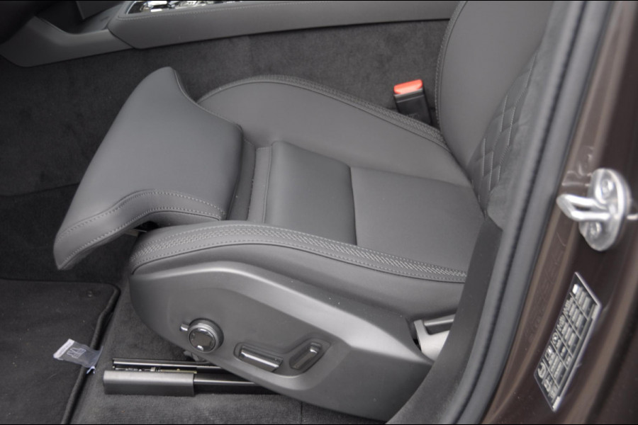 Volvo XC90 T8 408PK Automaat Plug-in hybrid AWD Ultra Bright / Luchtvering / Trekhaak / Panoramadak / Google services / Elektrisch bedienbare voorstoelen met geheugen / Stoelverwarming voor en achter