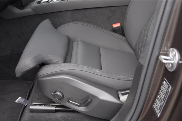 Volvo XC90 T8 408PK Automaat Plug-in hybrid AWD Ultra Bright / Luchtvering / Trekhaak / Panoramadak / Google services / Elektrisch bedienbare voorstoelen met geheugen / Stoelverwarming voor en achter