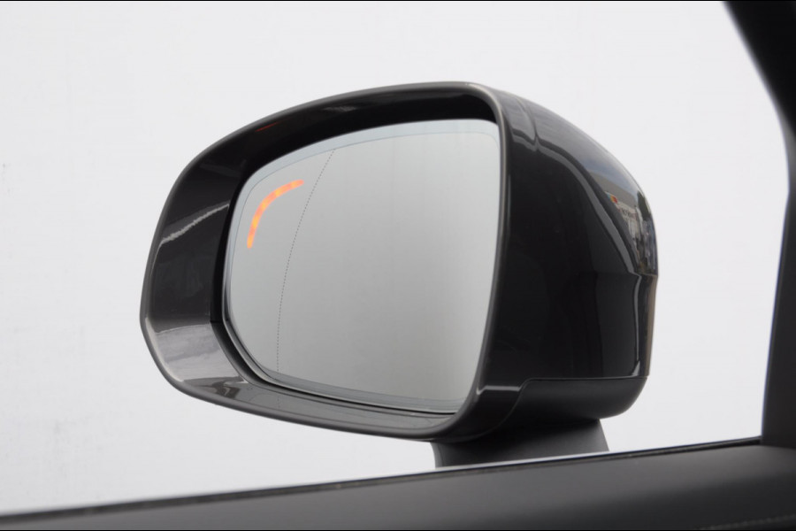 Volvo XC90 T8 408PK Automaat Plug-in hybrid AWD Ultra Bright / Luchtvering / Trekhaak / Panoramadak / Google services / Elektrisch bedienbare voorstoelen met geheugen / Stoelverwarming voor en achter