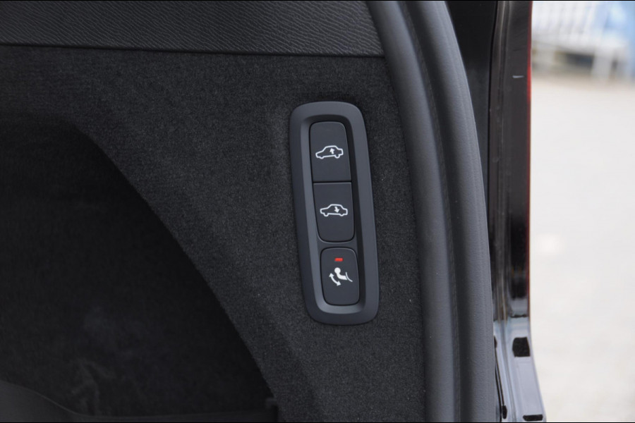Volvo XC90 T8 408PK Automaat Plug-in hybrid AWD Ultra Bright / Luchtvering / Trekhaak / Panoramadak / Google services / Elektrisch bedienbare voorstoelen met geheugen / Stoelverwarming voor en achter