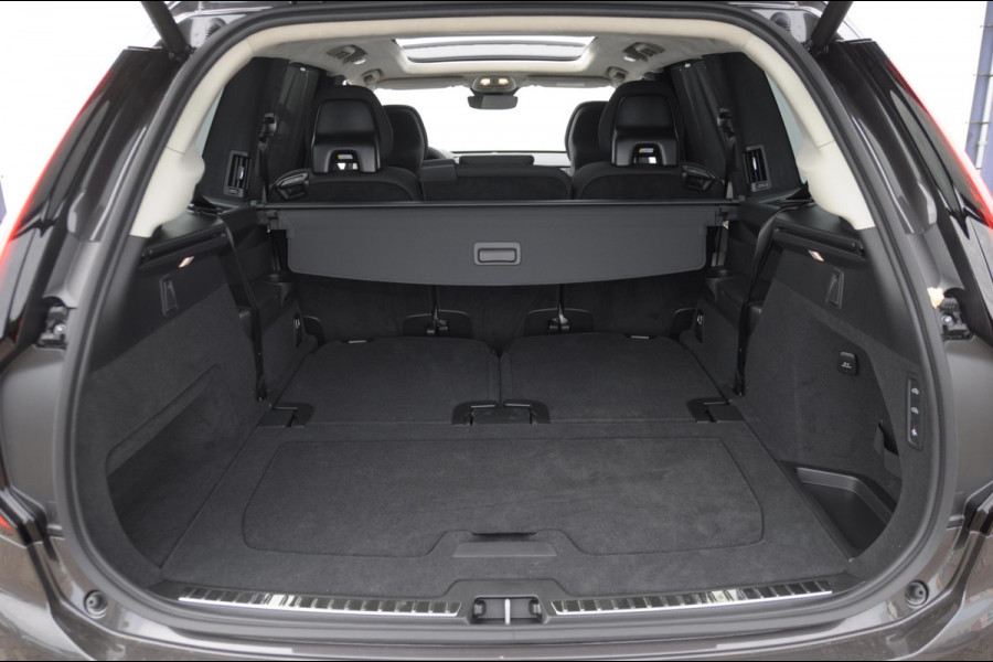 Volvo XC90 T8 408PK Automaat Plug-in hybrid AWD Ultra Bright / Luchtvering / Trekhaak / Panoramadak / Google services / Elektrisch bedienbare voorstoelen met geheugen / Stoelverwarming voor en achter