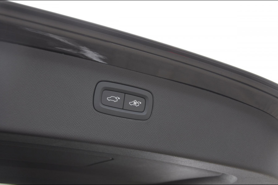 Volvo XC90 T8 408PK Automaat Plug-in hybrid AWD Ultra Bright / Luchtvering / Trekhaak / Panoramadak / Google services / Elektrisch bedienbare voorstoelen met geheugen / Stoelverwarming voor en achter