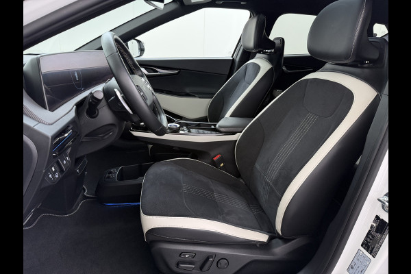 Kia Ev6 GT-Line 77.4kWh Warmtepomp Trekhaak Panoramadak Head-Up Display Meridian®-Audio Stoelkoeling+Verwarming Elek.Stoelen+Memory 360° Apple Carplay Android Auto Privacy Glas Lmv Led DAB Isofix Draadloze lader Dealeronderhouden Origineel Nederlandse Auto 1e Eigenaar