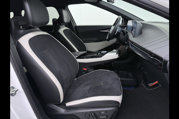 Kia Ev6 GT-Line 77.4kWh Warmtepomp Trekhaak Panoramadak Head-Up Display Meridian®-Audio Stoelkoeling+Verwarming Elek.Stoelen+Memory 360° Apple Carplay Android Auto Privacy Glas Lmv Led DAB Isofix Draadloze lader Dealeronderhouden Origineel Nederlandse Auto 1e Eigenaar