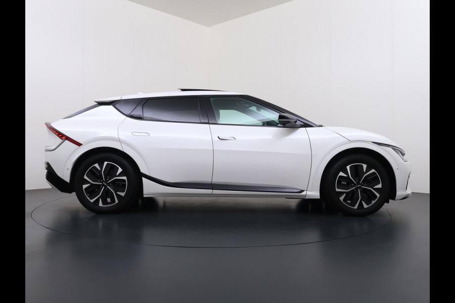 Kia Ev6 GT-Line 77.4kWh Warmtepomp Trekhaak Panoramadak Head-Up Display Meridian®-Audio Stoelkoeling+Verwarming Elek.Stoelen+Memory 360° Apple Carplay Android Auto Privacy Glas Lmv Led DAB Isofix Draadloze lader Dealeronderhouden Origineel Nederlandse Auto 1e Eigenaar