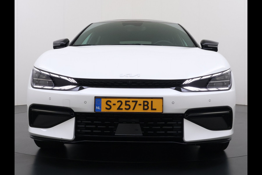 Kia Ev6 GT-Line 77.4kWh Warmtepomp Trekhaak Panoramadak Head-Up Display Meridian®-Audio Stoelkoeling+Verwarming Elek.Stoelen+Memory 360° Apple Carplay Android Auto Privacy Glas Lmv Led DAB Isofix Draadloze lader Dealeronderhouden Origineel Nederlandse Auto 1e Eigenaar