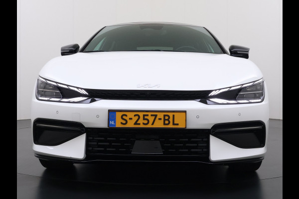 Kia Ev6 GT-Line 77.4kWh Warmtepomp Trekhaak Panoramadak Head-Up Display Meridian®-Audio Stoelkoeling+Verwarming Elek.Stoelen+Memory 360° Apple Carplay Android Auto Privacy Glas Lmv Led DAB Isofix Draadloze lader Dealeronderhouden Origineel Nederlandse Auto 1e Eigenaar