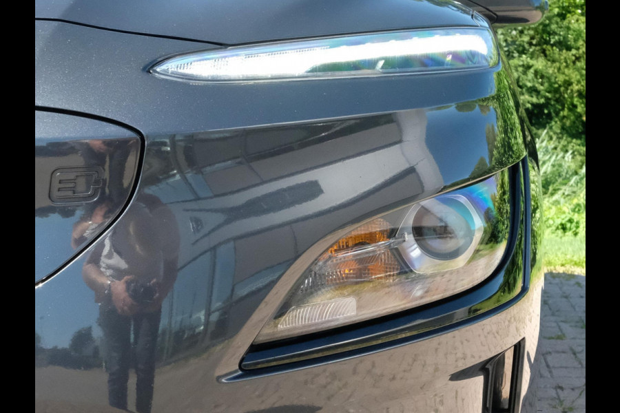 Hyundai Kona EV Fashion 64 kWh | 204 PK | SOH 95% | Adaptive cruise control | Achteruitrijcamera | Keyless entry | LED verlichting | DAB ontvanger | Bluetooth telefoonverbinding | Navigatie | Lichtmetalen velgen