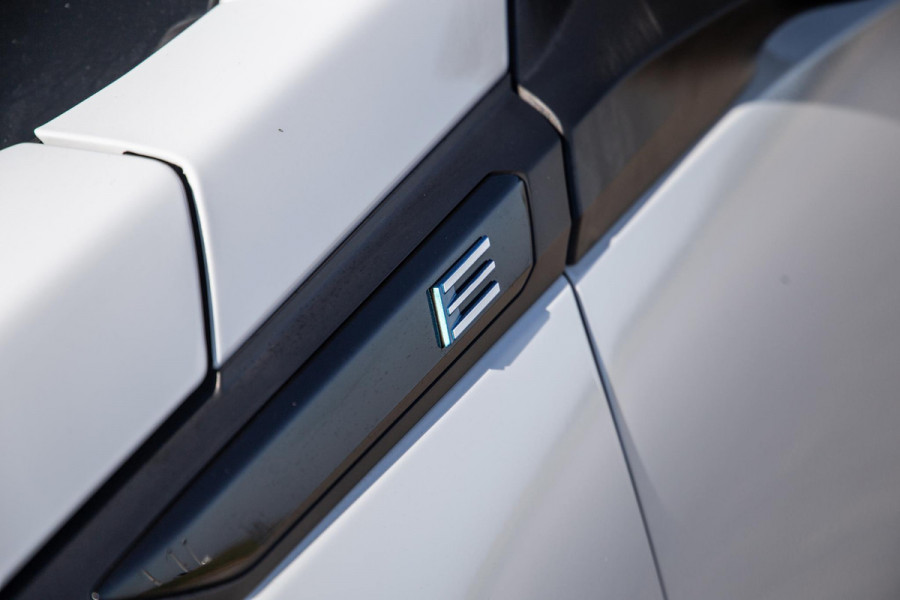 Peugeot e-2008 EV Allure 54 kWh ADAPTIVE CRUISE / CARPLAY / CAMERA / NAVI