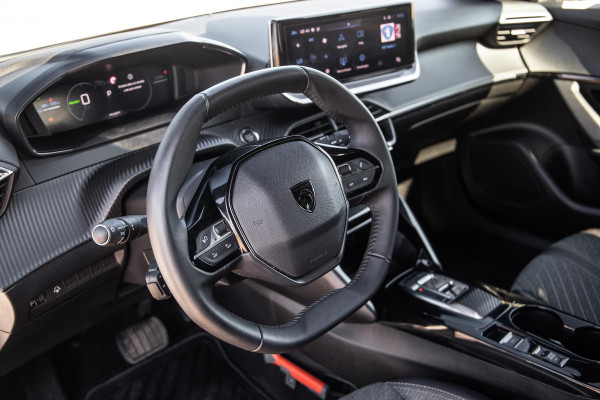 Peugeot e-2008 EV Allure 54 kWh ADAPTIVE CRUISE / CARPLAY / CAMERA / NAVI