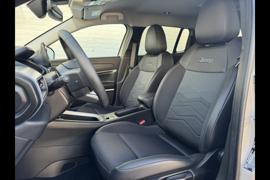 Jeep Avenger Summit 54 kWh Clima Camera Carplay Adaptive Cruise PDC voor en achter Half Leder