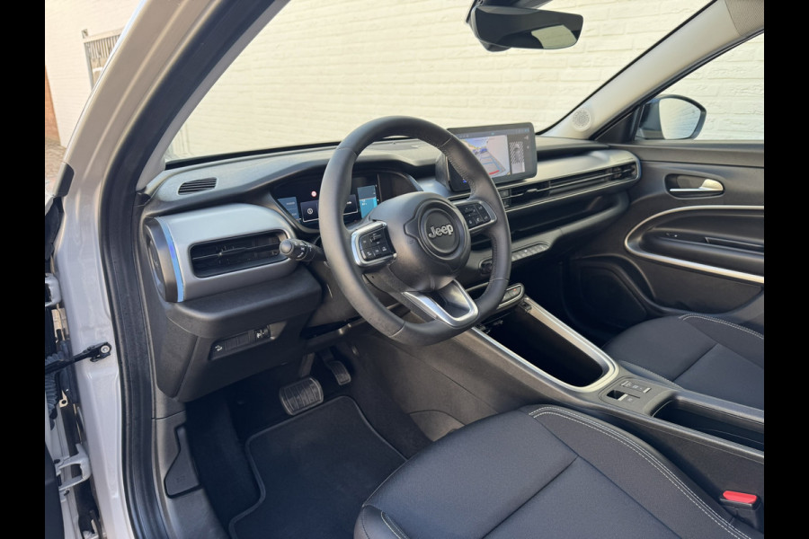 Jeep Avenger Summit 54 kWh Clima Camera Carplay Adaptive Cruise PDC voor en achter Half Leder