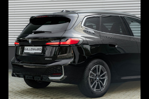 BMW 2 Serie Active Tourer 220i - M-Sport - Pano - Memoryzetels - Trekhaak - Head-Up