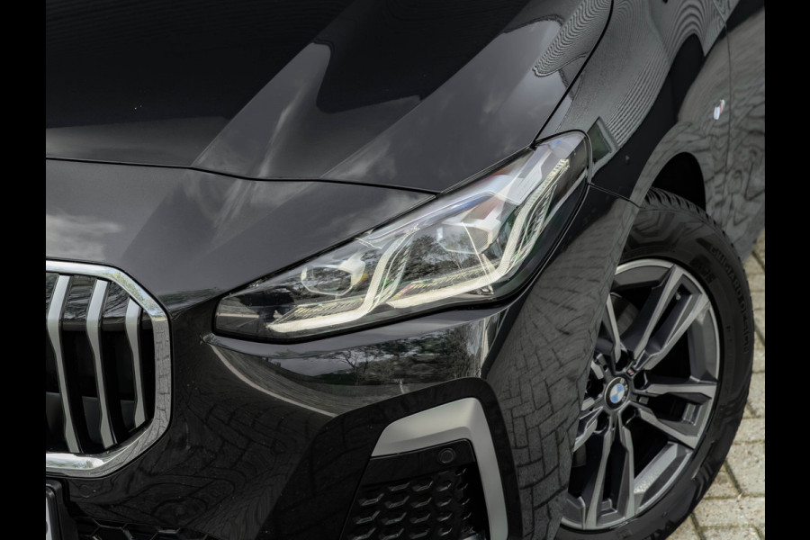 BMW 2 Serie Active Tourer 220i - M-Sport - Pano - Memoryzetels - Trekhaak - Head-Up