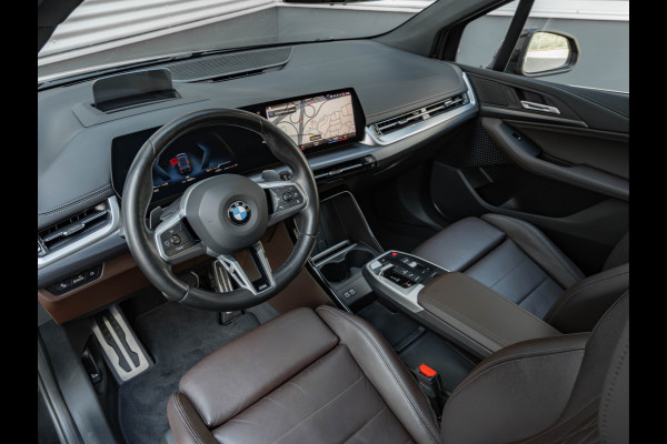 BMW 2 Serie Active Tourer 220i - M-Sport - Pano - Memoryzetels - Trekhaak - Head-Up