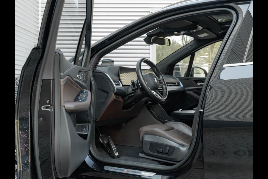 BMW 2 Serie Active Tourer 220i - M-Sport - Pano - Memoryzetels - Trekhaak - Head-Up