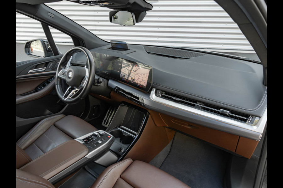 BMW 2 Serie Active Tourer 220i - M-Sport - Pano - Memoryzetels - Trekhaak - Head-Up