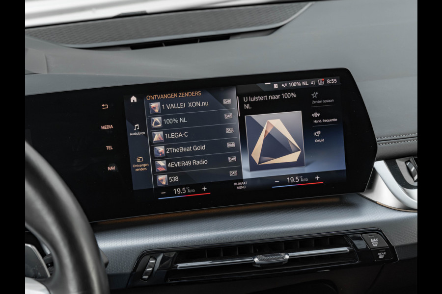 BMW 2 Serie Active Tourer 220i - M-Sport - Pano - Memoryzetels - Trekhaak - Head-Up
