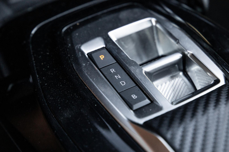 Peugeot e-2008 EV Allure 54 kWh ADAPTIVE CRUISE / CARPLAY / CAMERA / NAVI