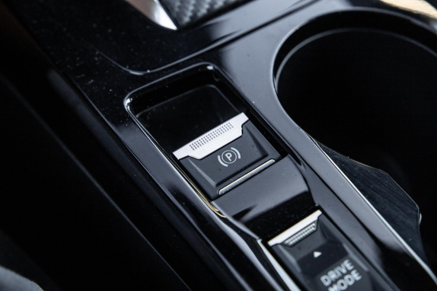 Peugeot e-2008 EV Allure 54 kWh ADAPTIVE CRUISE / CARPLAY / CAMERA / NAVI