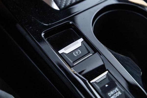 Peugeot e-2008 EV Allure 54 kWh ADAPTIVE CRUISE / CARPLAY / CAMERA / NAVI