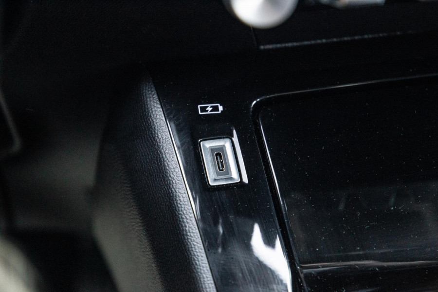 Peugeot e-2008 EV Allure 54 kWh ADAPTIVE CRUISE / CARPLAY / CAMERA / NAVI