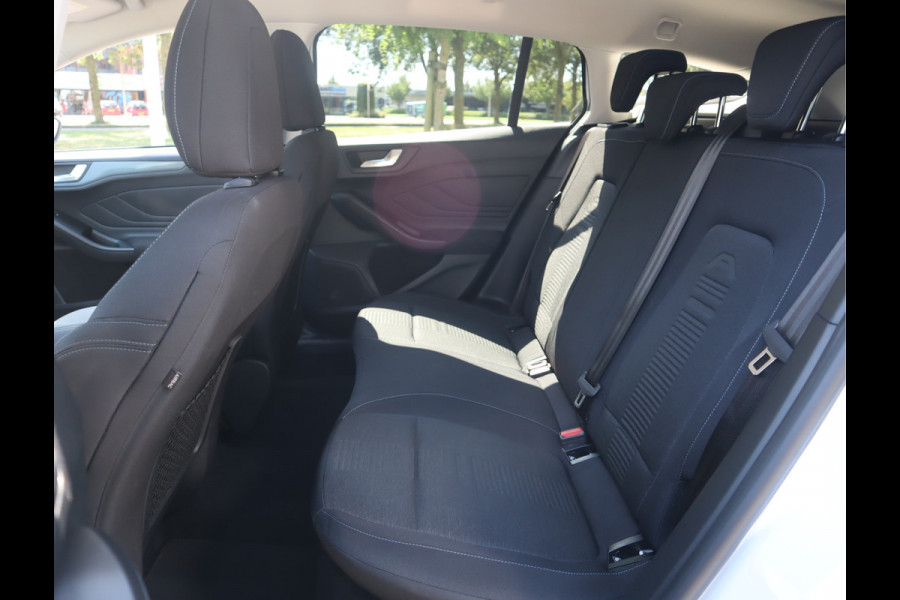 Ford FOCUS Wagon 1.0 EcoBoost Active Business Navi / Trekh / Stoel-stuurverwarming / Keyless / Deurvanger / Handgeschakeld