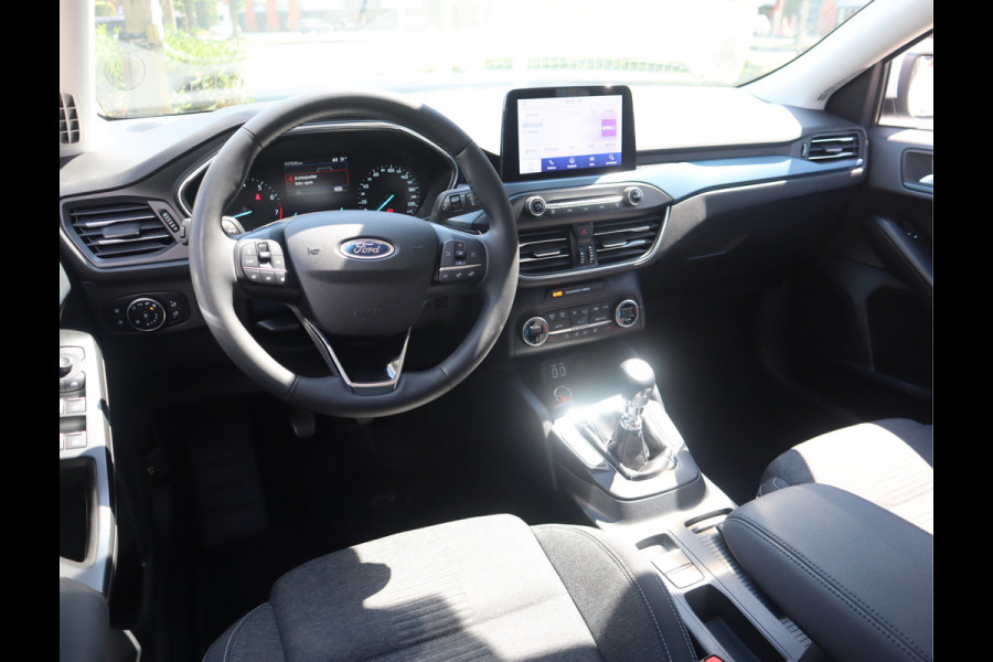 Ford FOCUS Wagon 1.0 EcoBoost Active Business Navi / Trekh / Stoel-stuurverwarming / Keyless / Deurvanger / Handgeschakeld